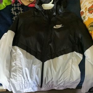 Nike Windbreaker. Size Medium